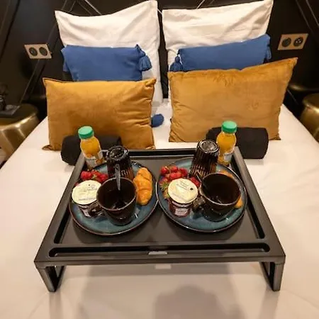 Jacuzzi Deluxe - Penthouse Apartment *